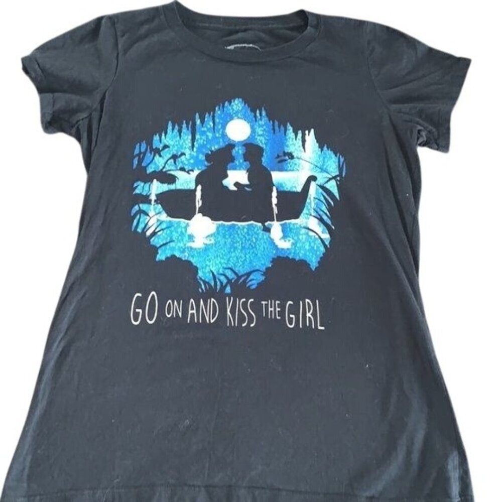 Disney Little Mermaid "Go On And Kiss The Girl" Black Graphic T-Shirt Womens L C
